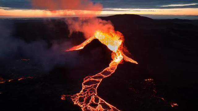 反思：湯加海底火山噴發，通信被毀全境失聯